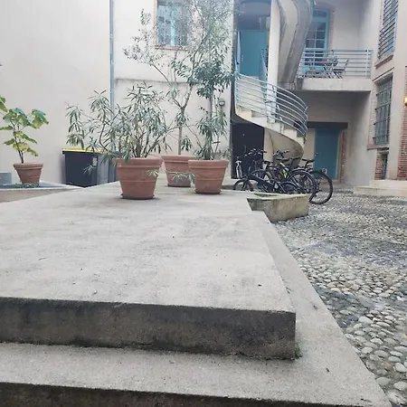 Le 37 Resistance Apartment *